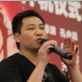 深绿色眼睛的女人